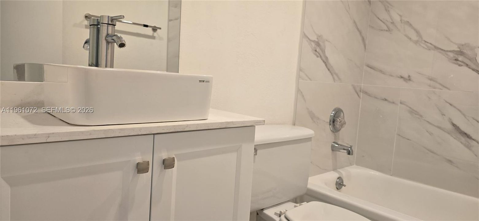 Недавно продано: $159,900 (2 спален, 2 ванн, 980 Квадратных фут)