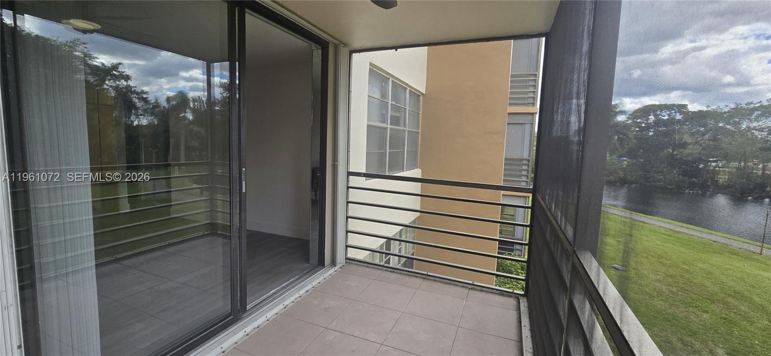 Недавно продано: $159,900 (2 спален, 2 ванн, 980 Квадратных фут)