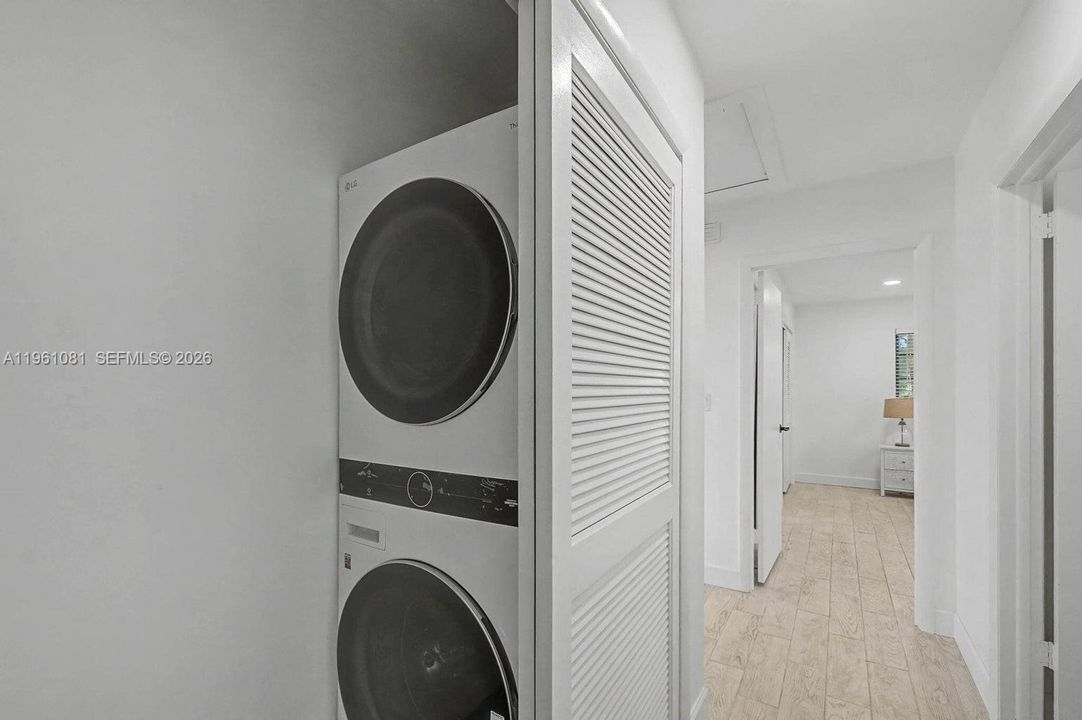 На продажу: $1,850,000 (2 спален, 2 ванн, 1404 Квадратных фут)