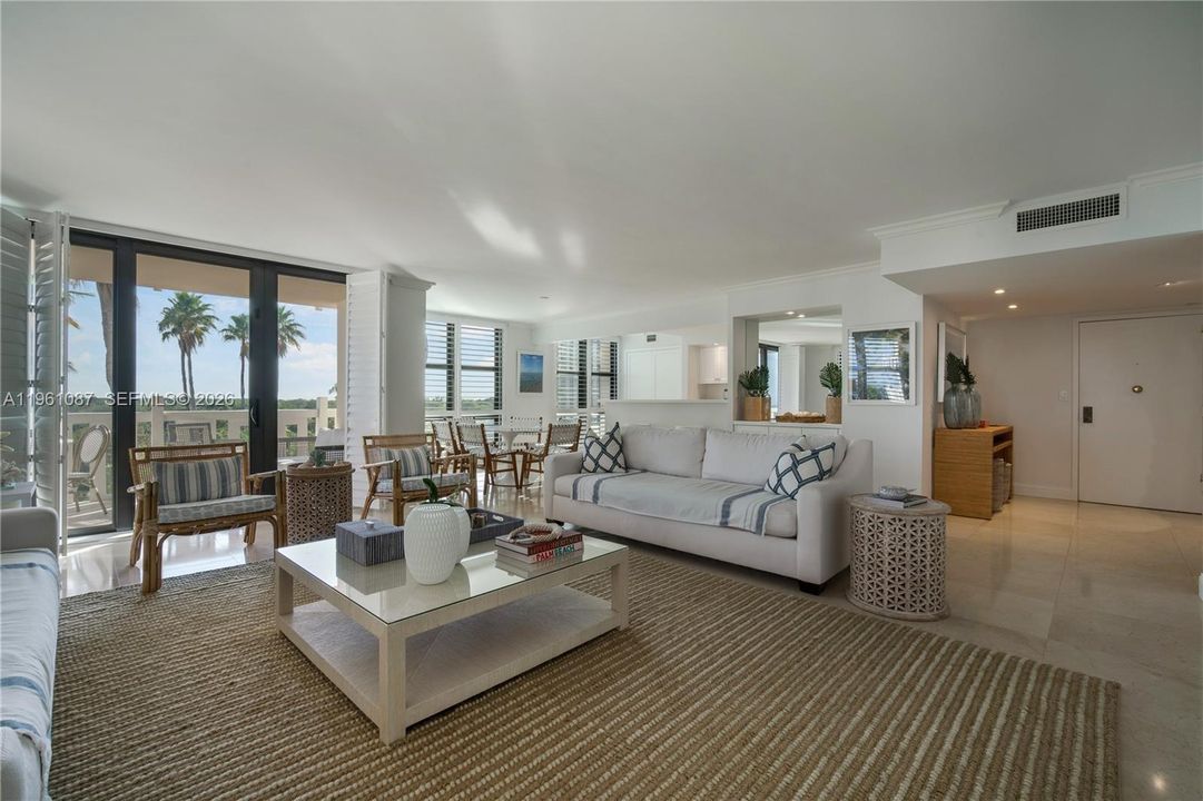 Под контрактом: $1,650,000 (2 спален, 2 ванн, 1782 Квадратных фут)