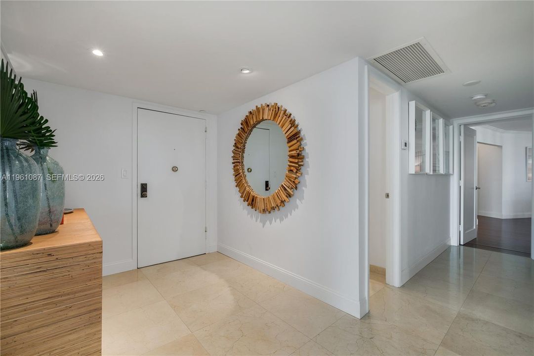 Под контрактом: $1,650,000 (2 спален, 2 ванн, 1782 Квадратных фут)