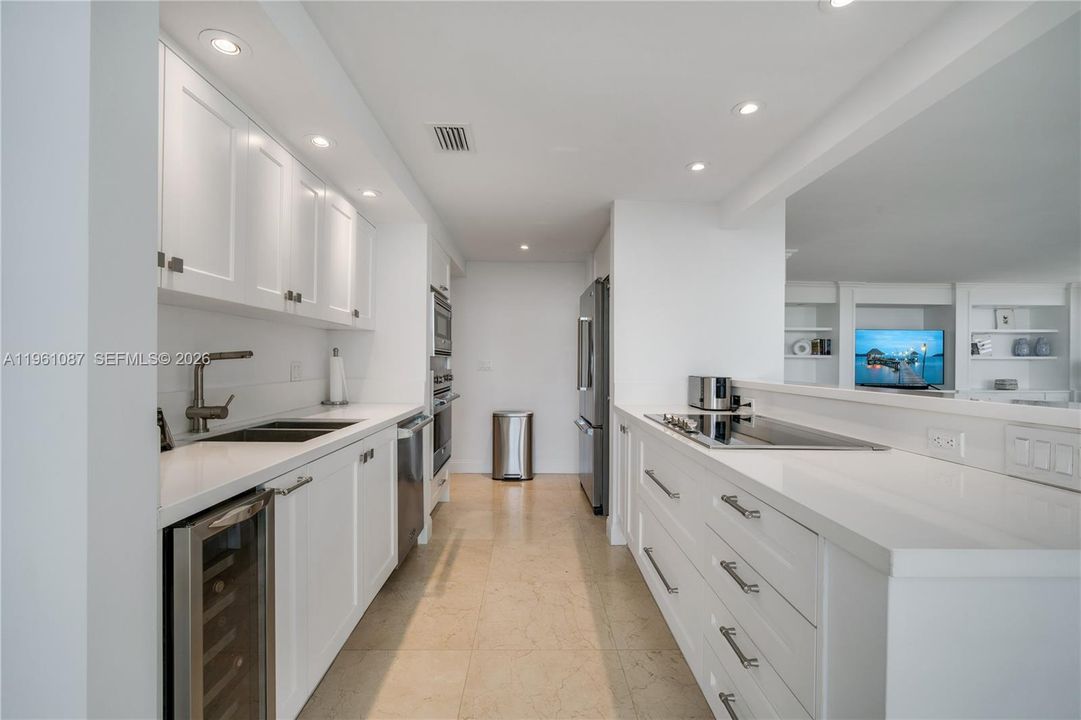 Под контрактом: $1,650,000 (2 спален, 2 ванн, 1782 Квадратных фут)