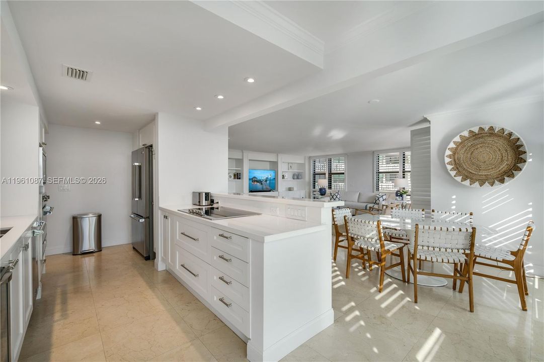 Под контрактом: $1,650,000 (2 спален, 2 ванн, 1782 Квадратных фут)