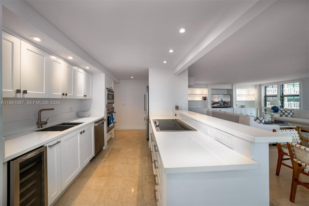 Под контрактом: $1,650,000 (2 спален, 2 ванн, 1782 Квадратных фут)