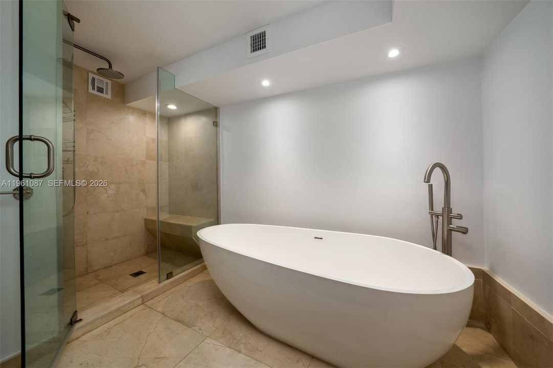 Под контрактом: $1,650,000 (2 спален, 2 ванн, 1782 Квадратных фут)