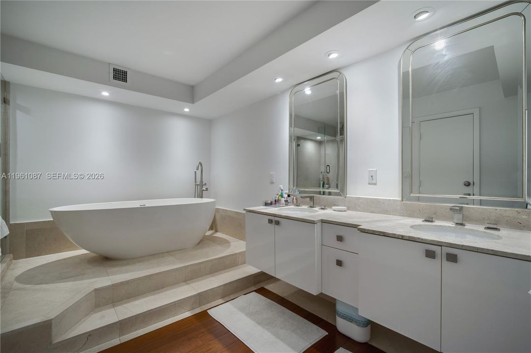 Под контрактом: $1,650,000 (2 спален, 2 ванн, 1782 Квадратных фут)