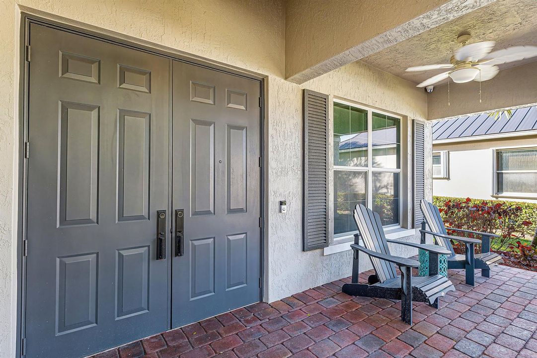 Double doors and front porch!