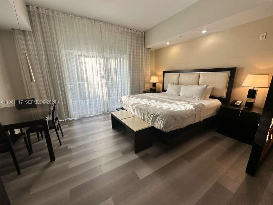 待售: $145,000 (1 贝兹, 1 浴室, 705 平方英尺)