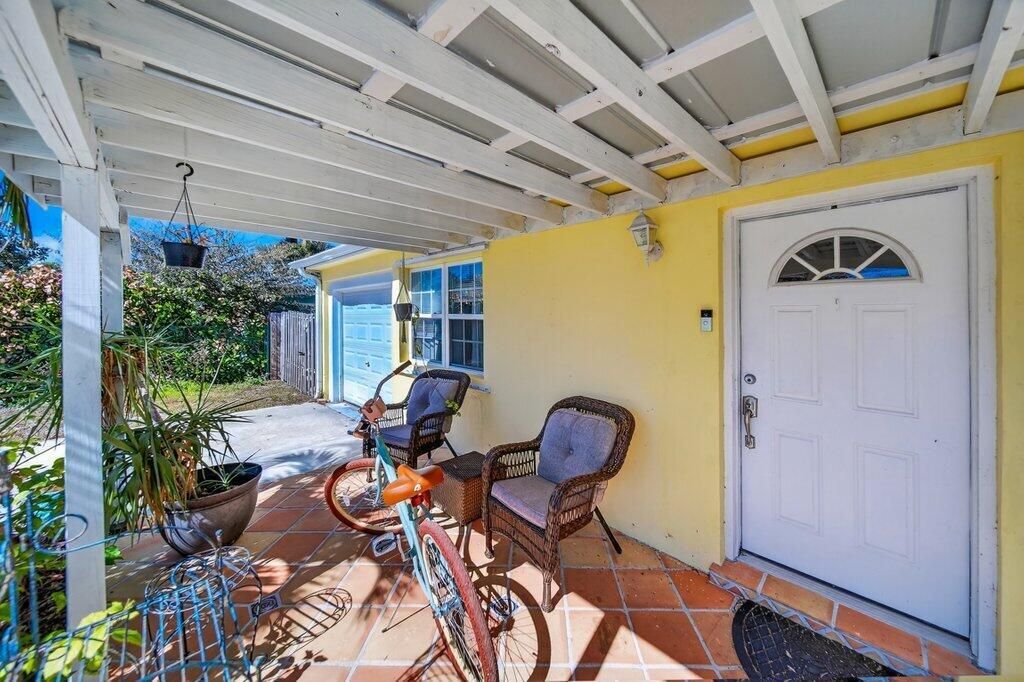 frontpatio1.jpg-SMALL