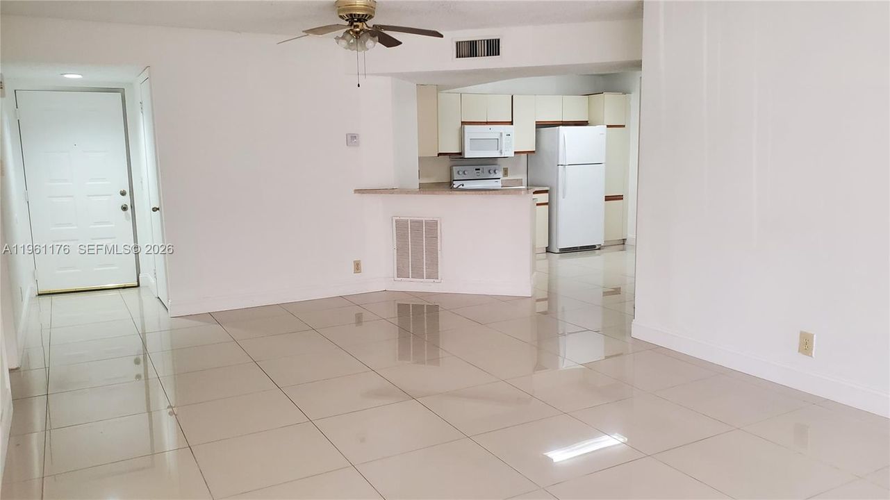 En Venta: $260,000 (2 camas, 2 baños, 984 Pies cuadrados)
