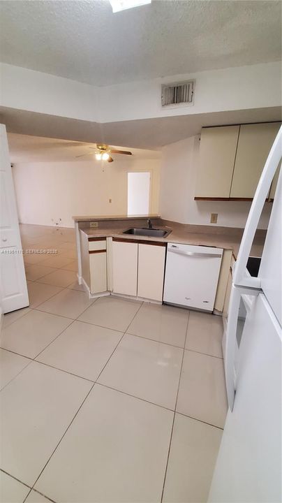En Venta: $260,000 (2 camas, 2 baños, 984 Pies cuadrados)