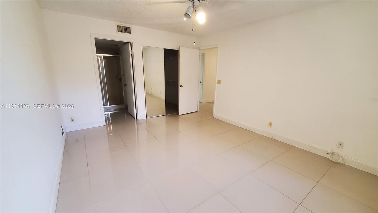 En Venta: $260,000 (2 camas, 2 baños, 984 Pies cuadrados)