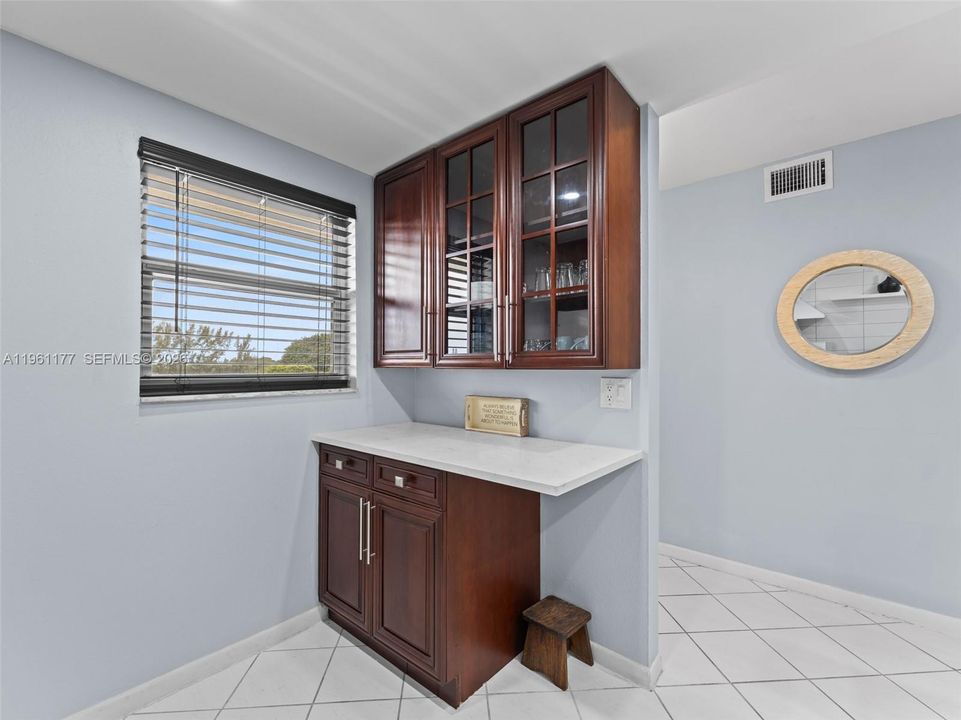 For Sale: $119,900 (2 beds, 2 baths, 982 Square Feet)