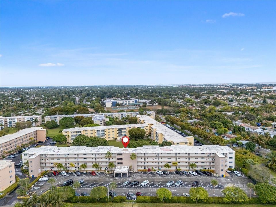 For Sale: $119,900 (2 beds, 2 baths, 982 Square Feet)