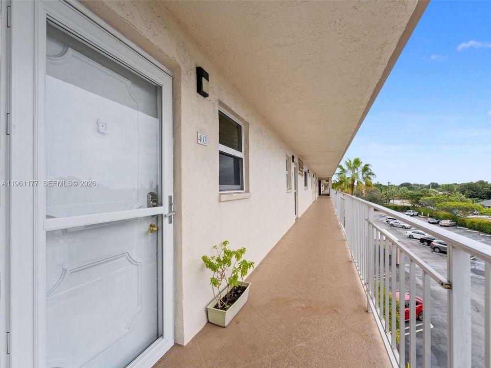 For Sale: $119,900 (2 beds, 2 baths, 982 Square Feet)