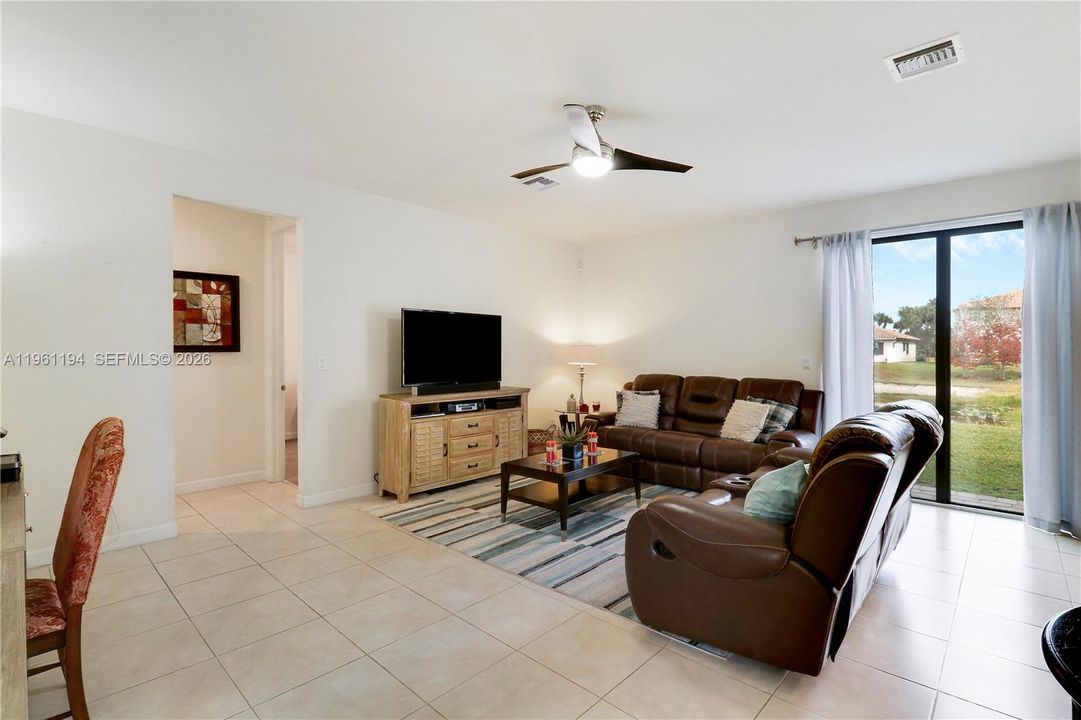 En Venta: $639,999 (4 camas, 3 baños, 2737 Pies cuadrados)