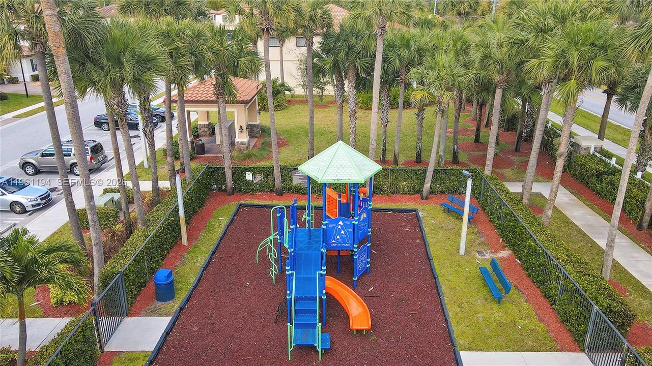 En Venta: $639,999 (4 camas, 3 baños, 2737 Pies cuadrados)