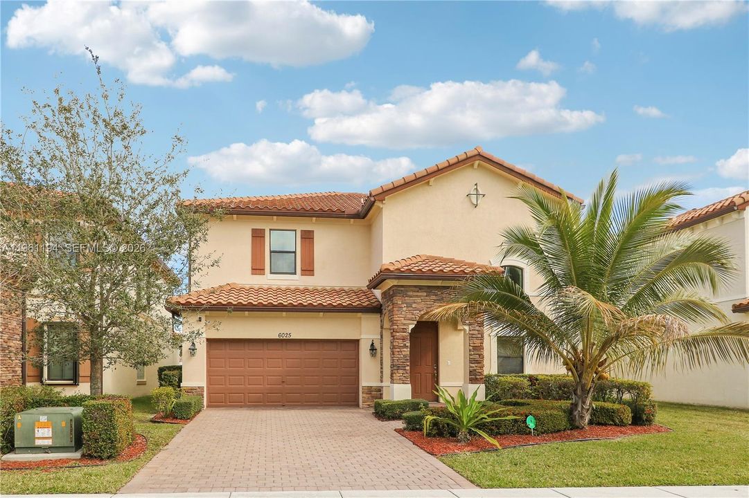 En Venta: $639,999 (4 camas, 3 baños, 2737 Pies cuadrados)