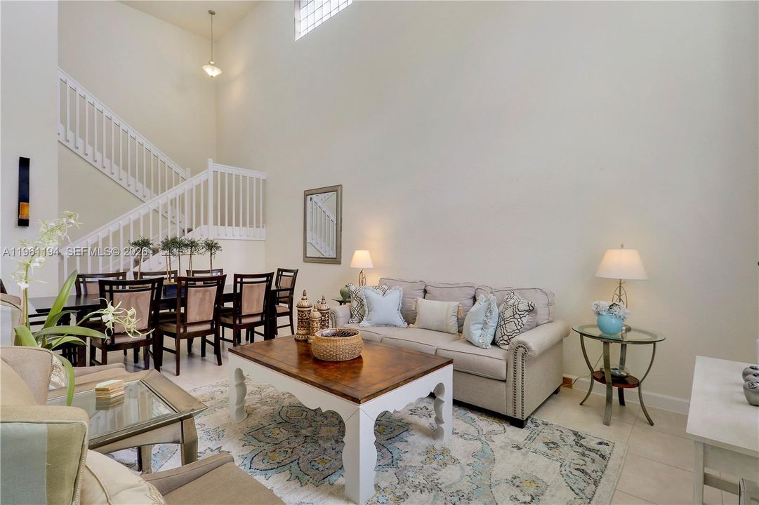 En Venta: $639,999 (4 camas, 3 baños, 2737 Pies cuadrados)