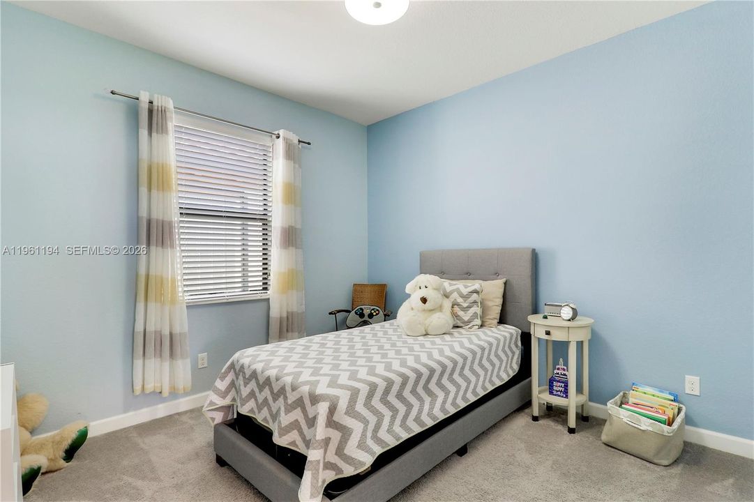 En Venta: $639,999 (4 camas, 3 baños, 2737 Pies cuadrados)