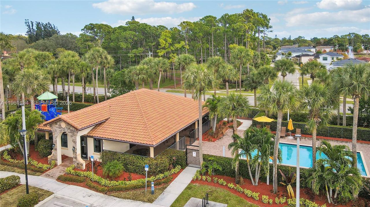 En Venta: $639,999 (4 camas, 3 baños, 2737 Pies cuadrados)