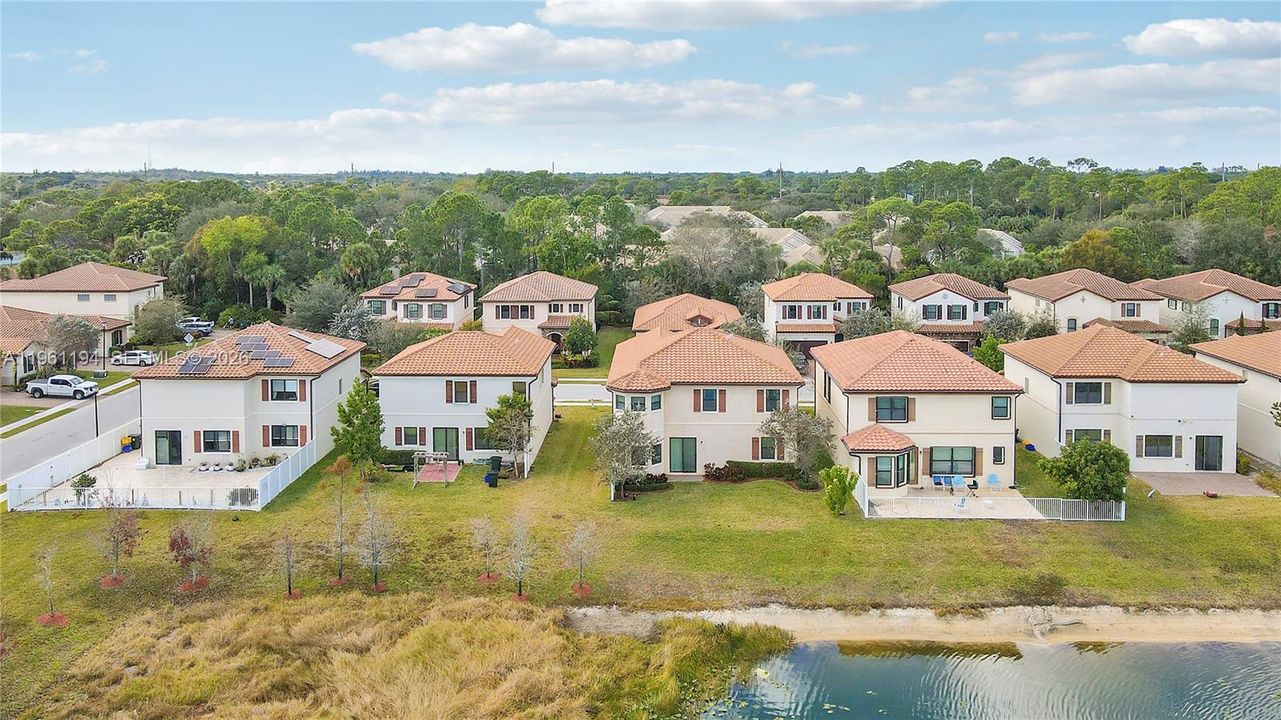 En Venta: $639,999 (4 camas, 3 baños, 2737 Pies cuadrados)