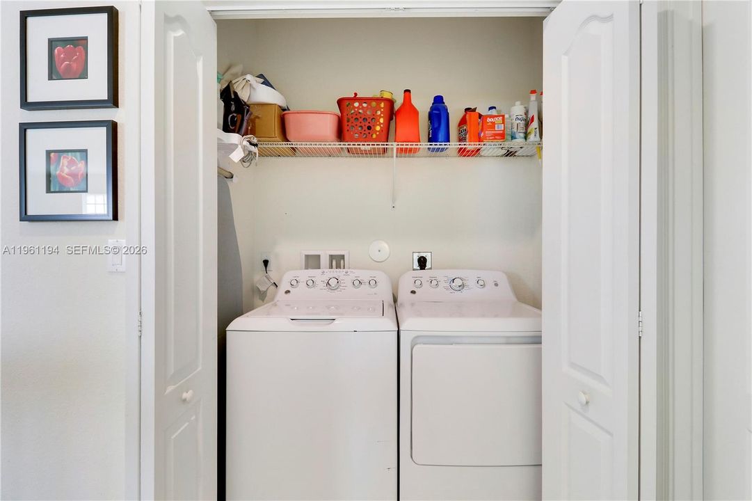 En Venta: $639,999 (4 camas, 3 baños, 2737 Pies cuadrados)