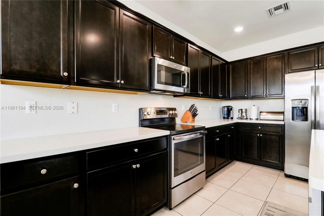 En Venta: $639,999 (4 camas, 3 baños, 2737 Pies cuadrados)