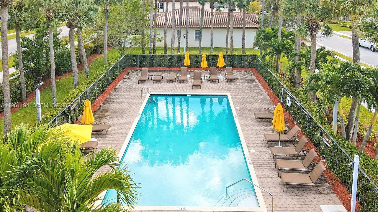 En Venta: $639,999 (4 camas, 3 baños, 2737 Pies cuadrados)