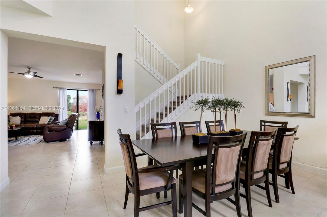 En Venta: $639,999 (4 camas, 3 baños, 2737 Pies cuadrados)