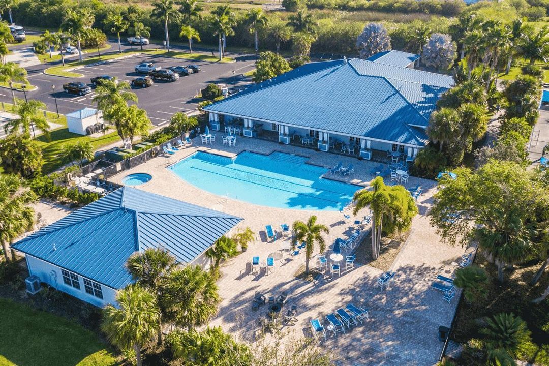 Pool-area-at-Silver-Palms-RV-Resort