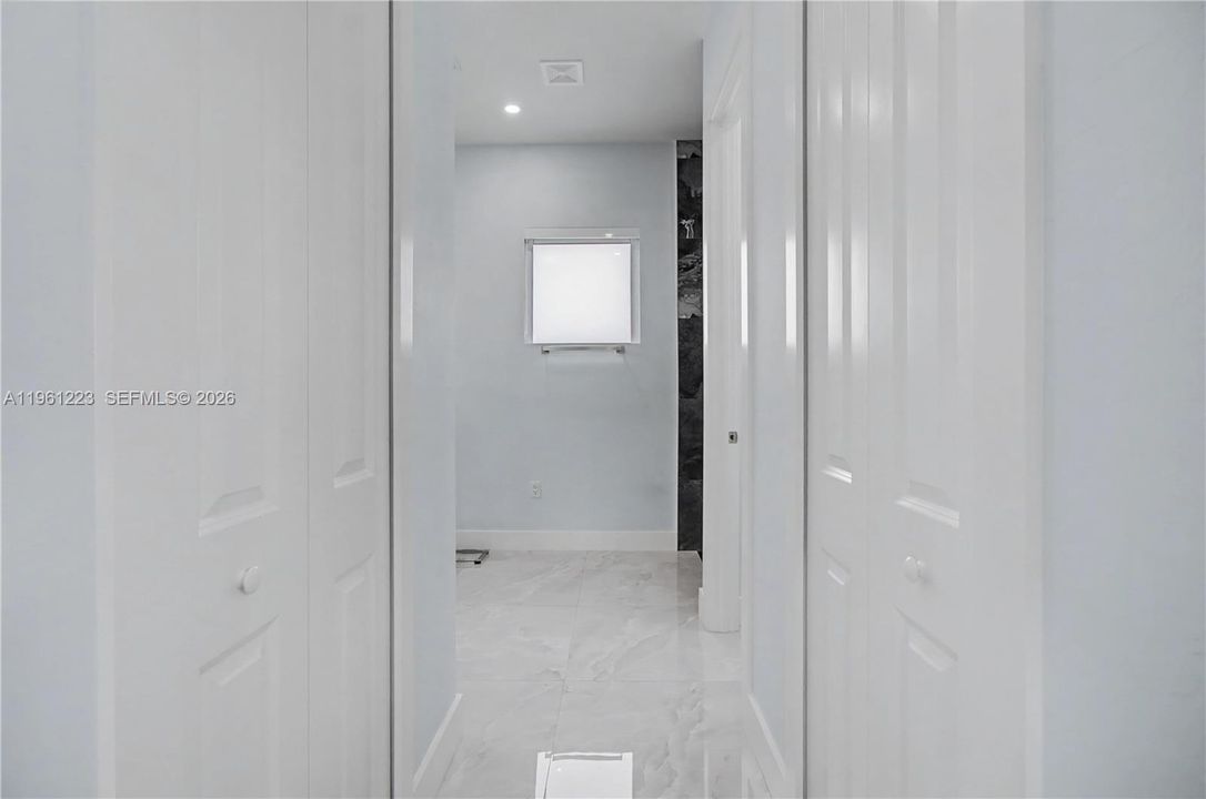 Под контрактом: $439,900 (3 спален, 2 ванн, 1643 Квадратных фут)