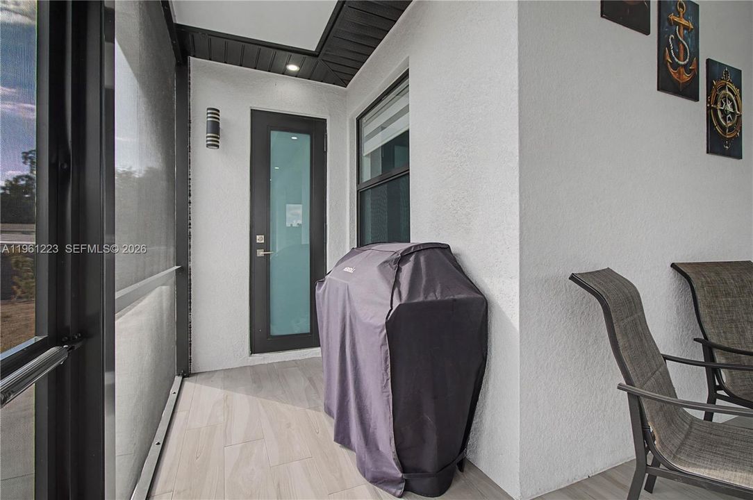 Под контрактом: $439,900 (3 спален, 2 ванн, 1643 Квадратных фут)