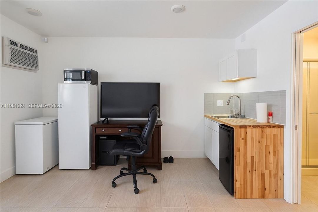For Sale: $575,000 (4 beds, 3 baths, 1885 Square Feet)