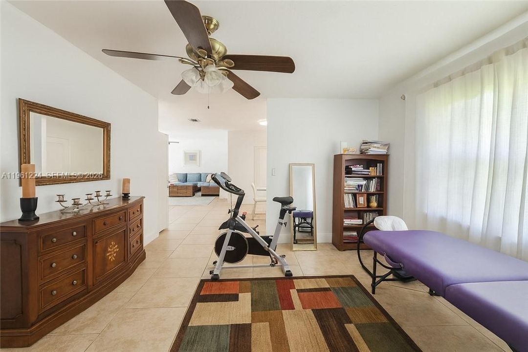 For Sale: $575,000 (4 beds, 3 baths, 1885 Square Feet)