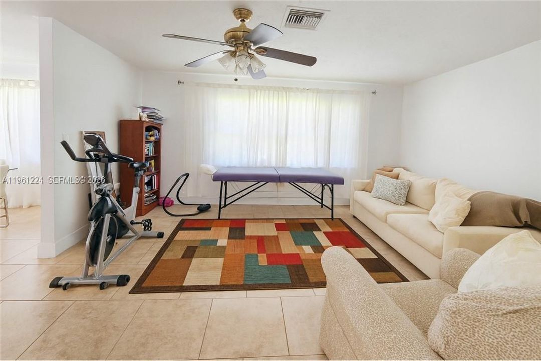 For Sale: $575,000 (4 beds, 3 baths, 1885 Square Feet)