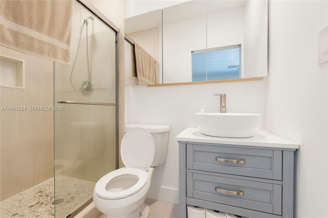 For Sale: $575,000 (4 beds, 3 baths, 1885 Square Feet)