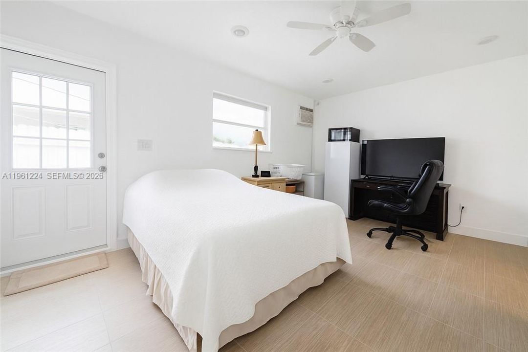 For Sale: $575,000 (4 beds, 3 baths, 1885 Square Feet)