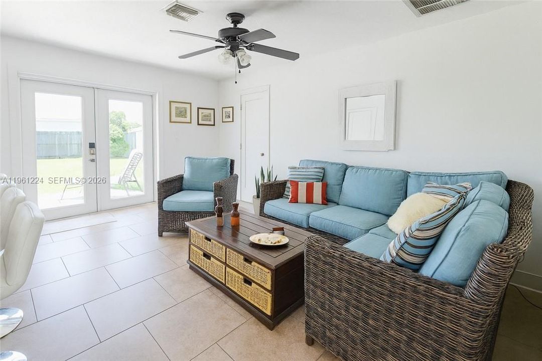 For Sale: $575,000 (4 beds, 3 baths, 1885 Square Feet)