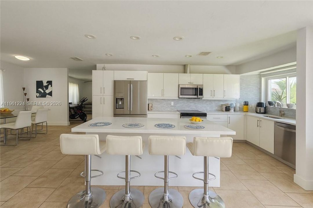 For Sale: $575,000 (4 beds, 3 baths, 1885 Square Feet)