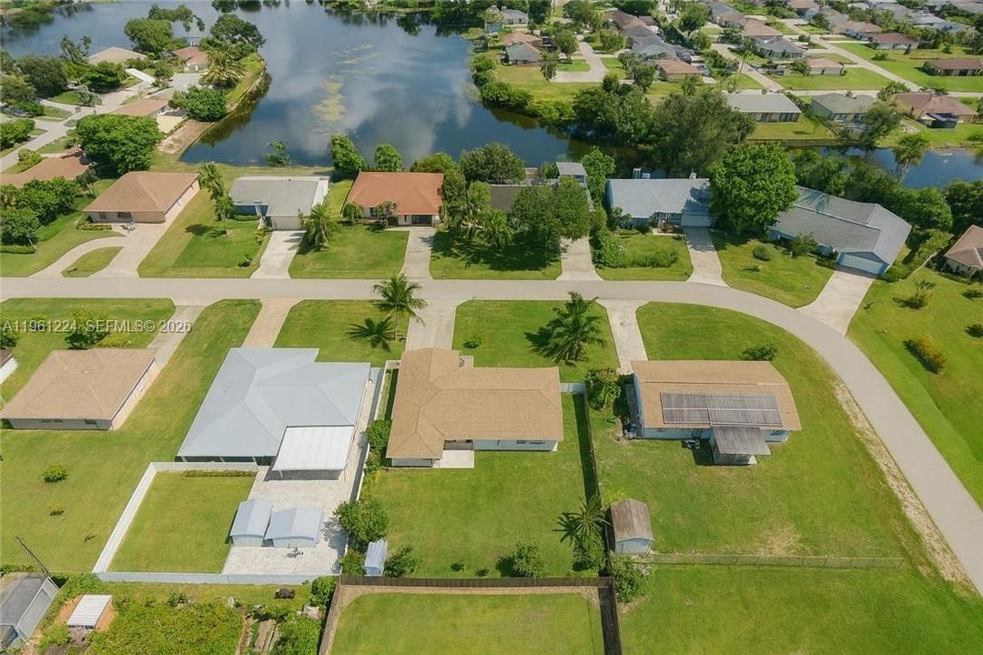 For Sale: $575,000 (4 beds, 3 baths, 1885 Square Feet)