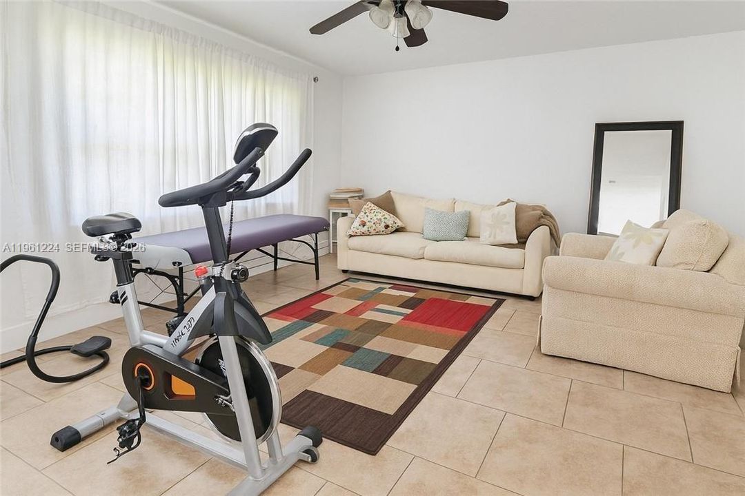 For Sale: $575,000 (4 beds, 3 baths, 1885 Square Feet)