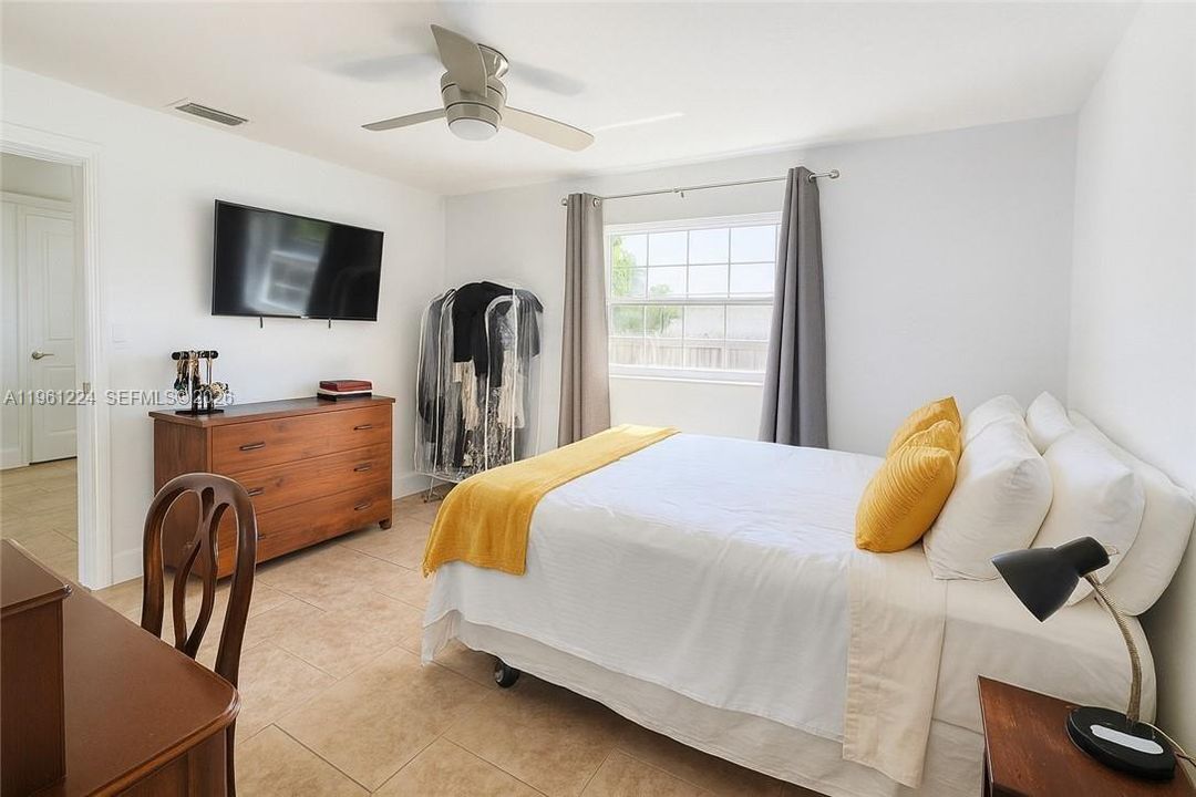For Sale: $575,000 (4 beds, 3 baths, 1885 Square Feet)