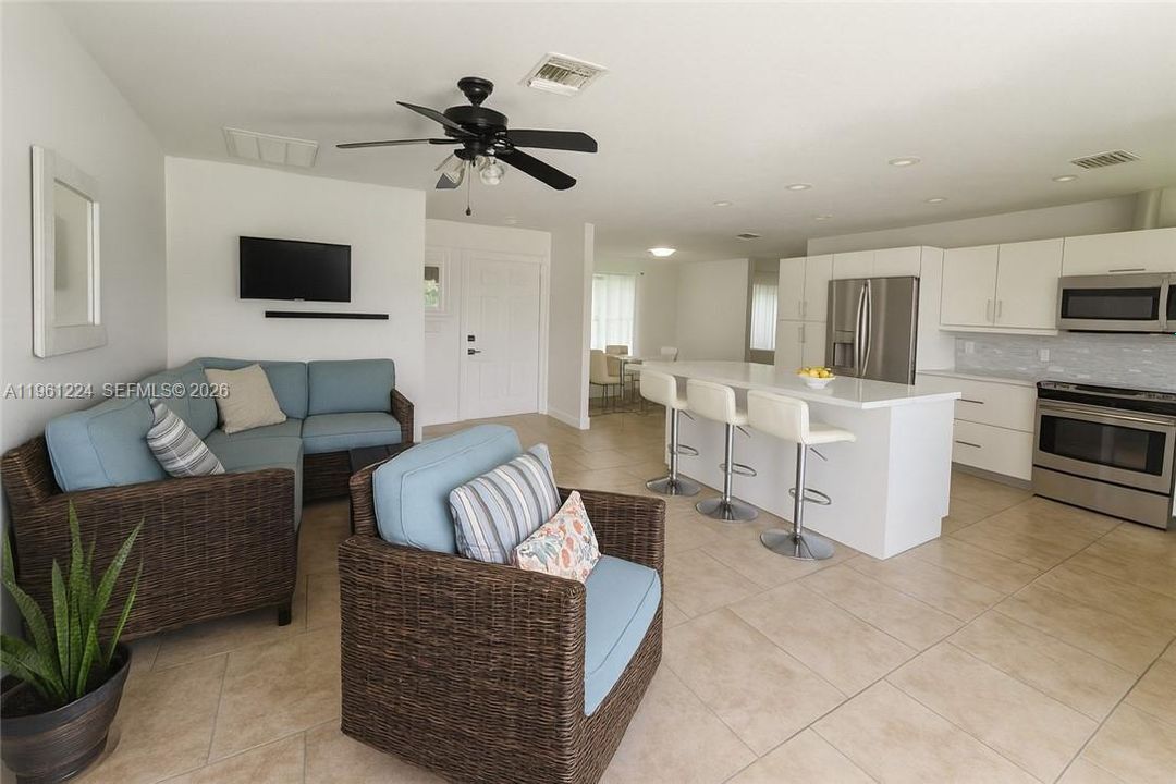 For Sale: $575,000 (4 beds, 3 baths, 1885 Square Feet)