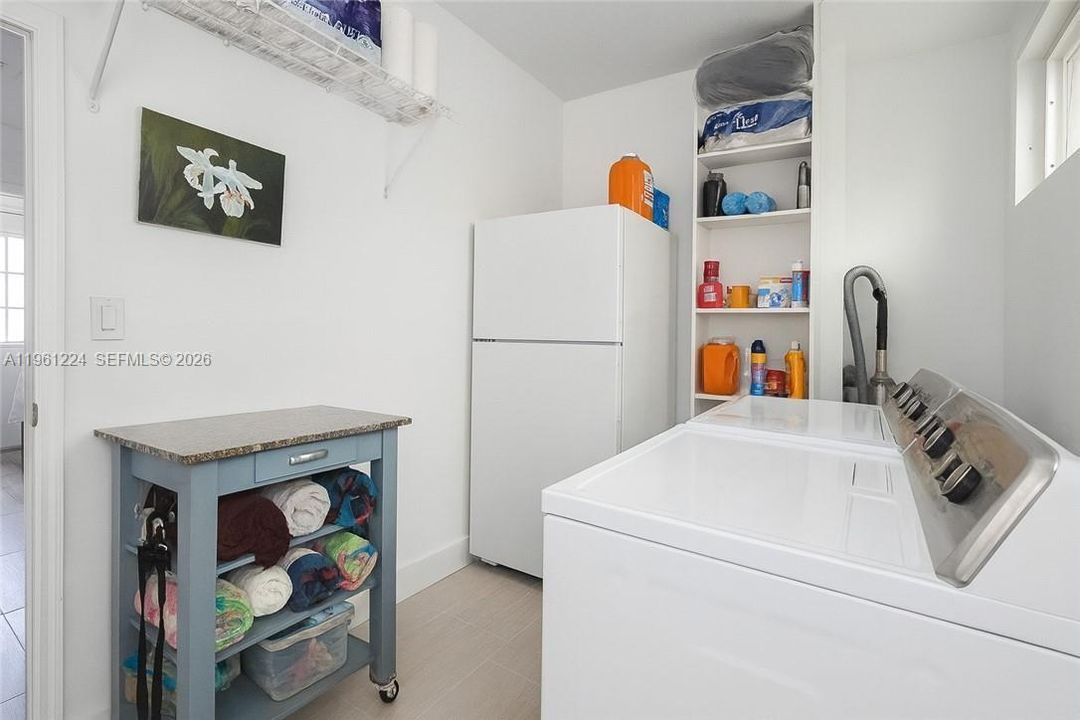 For Sale: $575,000 (4 beds, 3 baths, 1885 Square Feet)