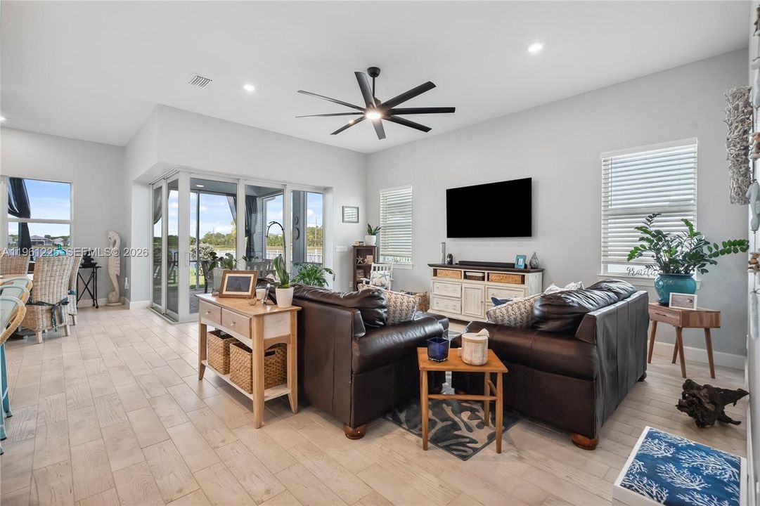 For Rent: $4,300 (3 beds, 3 baths, 2111 Square Feet)