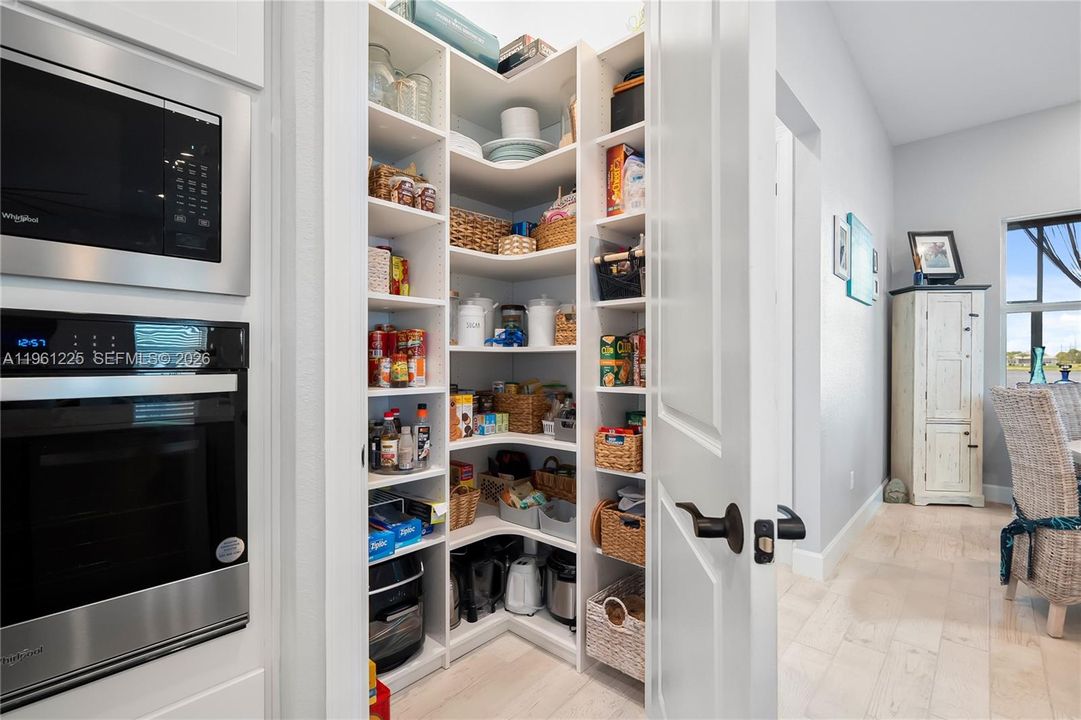 For Rent: $4,300 (3 beds, 3 baths, 2111 Square Feet)
