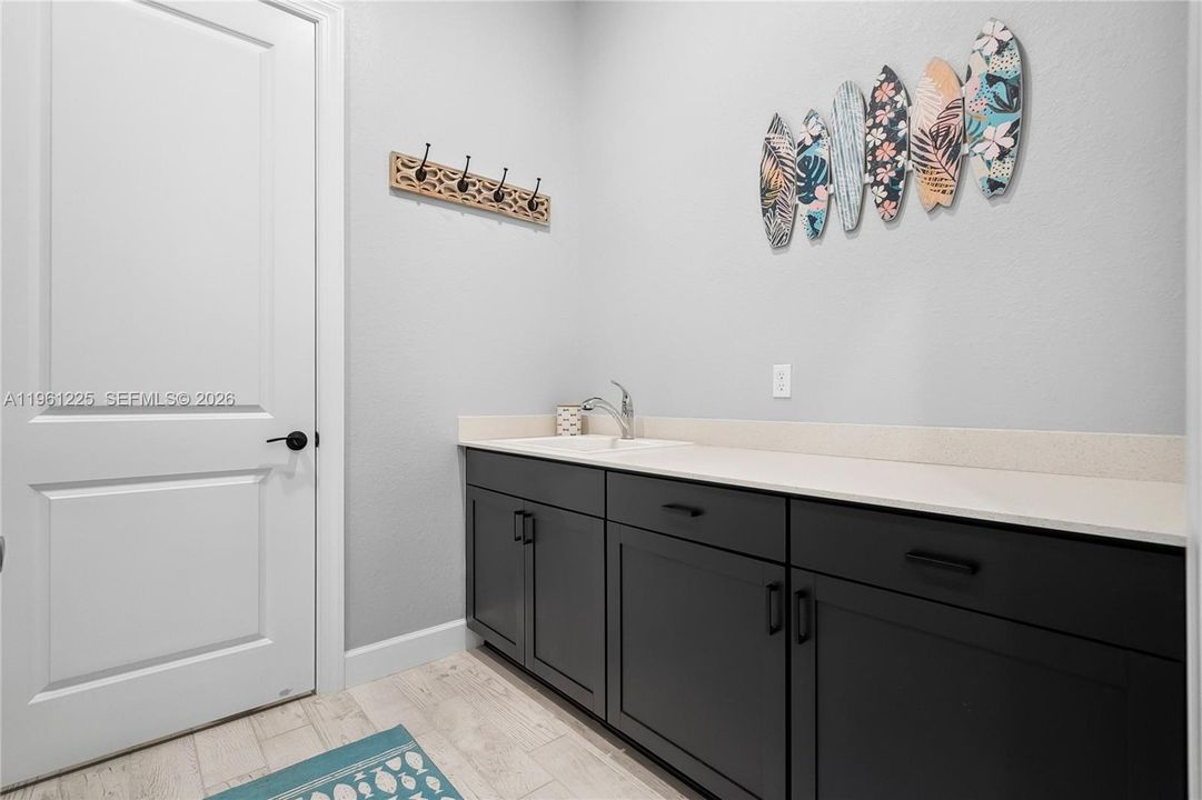 For Rent: $4,300 (3 beds, 3 baths, 2111 Square Feet)