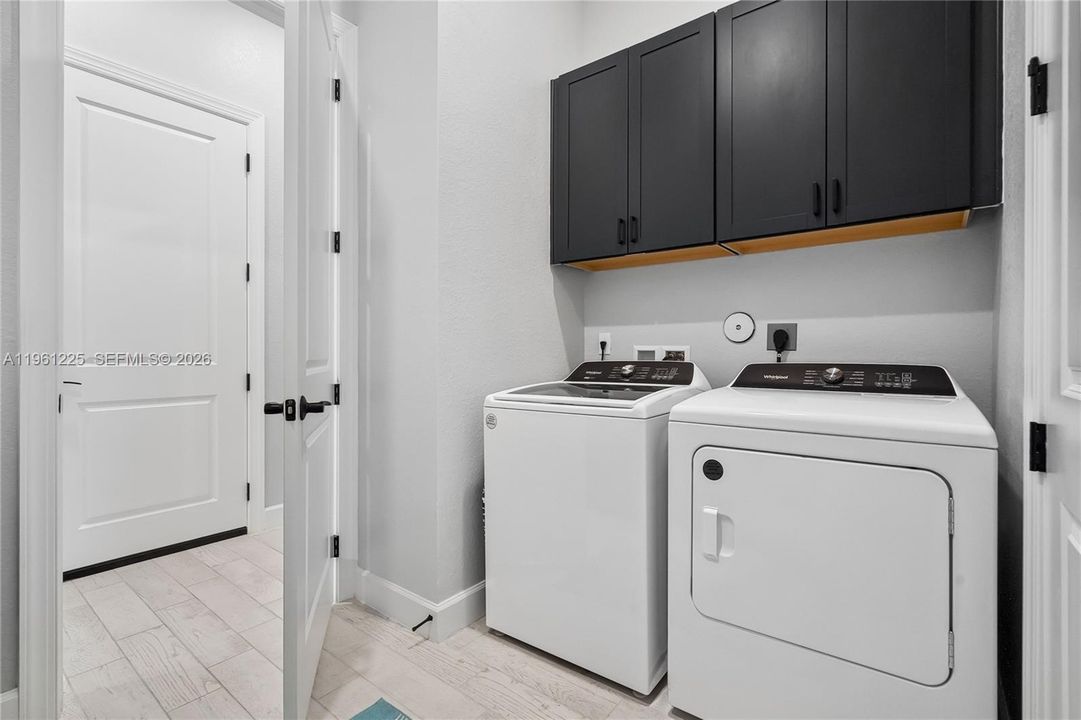 For Rent: $4,300 (3 beds, 3 baths, 2111 Square Feet)