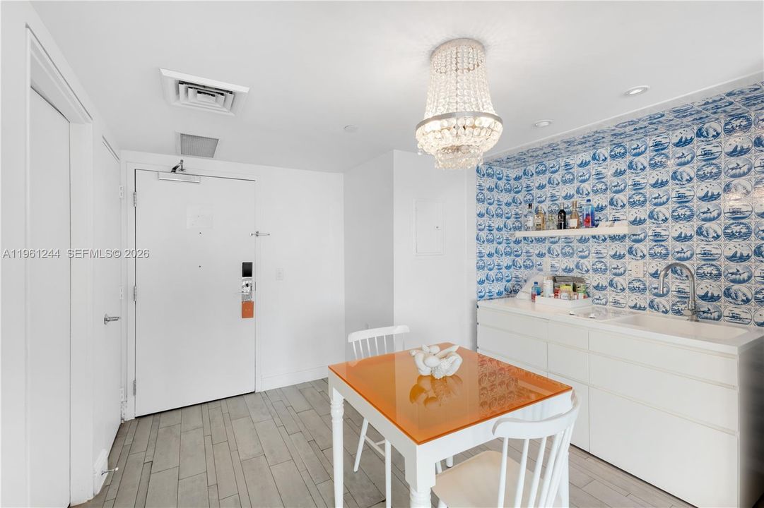 For Sale: $345,000 (0 beds, 1 baths, 530 Square Feet)